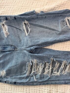 American Eagle Outfitters Light Blue Distressed Boyfriend Jeans